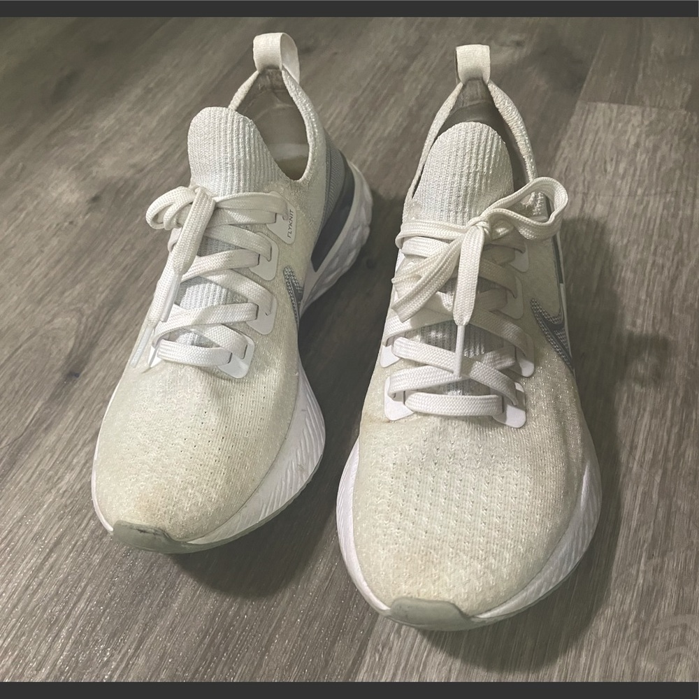 Nike Womens Epic React Flyknit - image 1